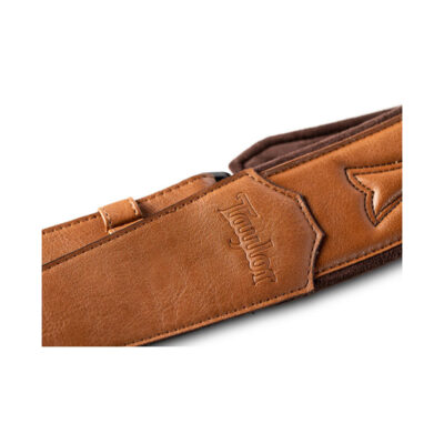 ⁦רצועה לגיטרה דמוי עור חום עם ריקוע טיילור Taylor Strap 4202-27 ,Vegan Leather Strap⁩ – תמונה ⁦5⁩