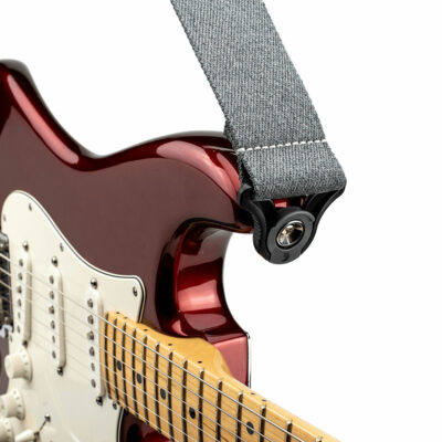⁦רצועה מהודרת עם נועלים לגיטרה דדריו - Daddario 50BAL04 Planet Waves , Auto Lock Skater Grey⁩ – תמונה ⁦4⁩