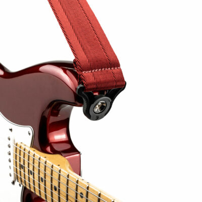 ⁦רצועה מהודרת עם נועלים לגיטרה דדריו - Daddario 50BAL11 Planet Waves , Auto Lock Blood Red⁩ – תמונה ⁦3⁩